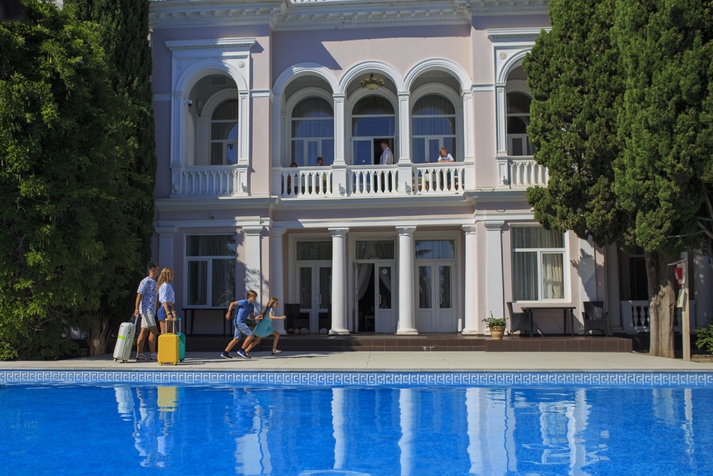 Симеиз отель с бассейном "Усадьба Голубой Залив"